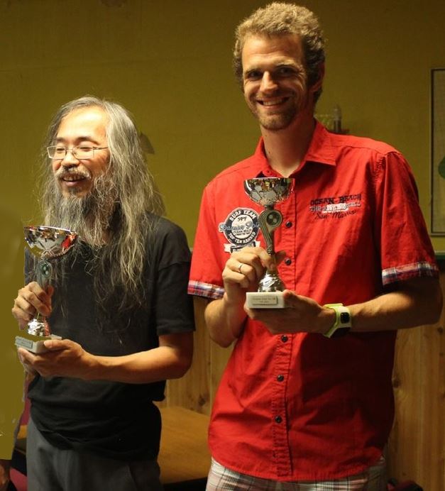 A gauche : Takuji Kashiwabara, vainqueur du Grand Prix d'Europe 2016. A droite : 2e du Grand Prix d'Europe 2016