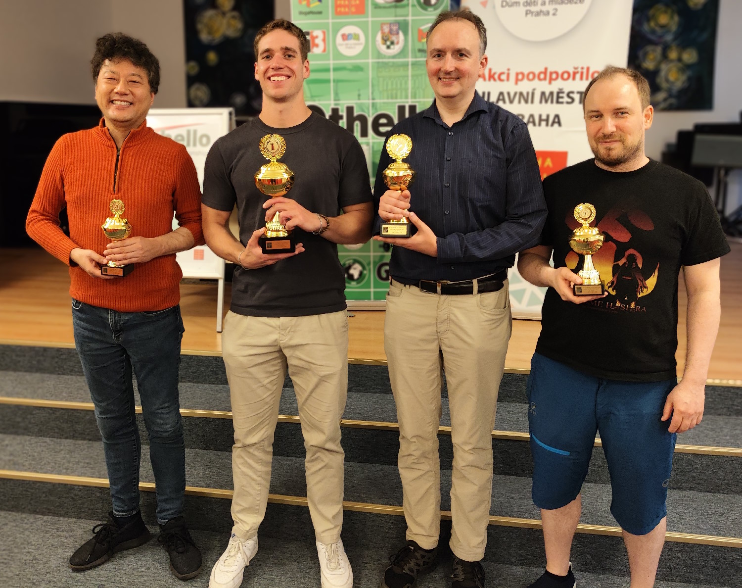 Les quatre premiers (Makoto, Arthur, Matthias et Lari, de gauche à droite) Les quatre premiers (Makoto, Arthur, Matthias et Lari, de gauche à droite)