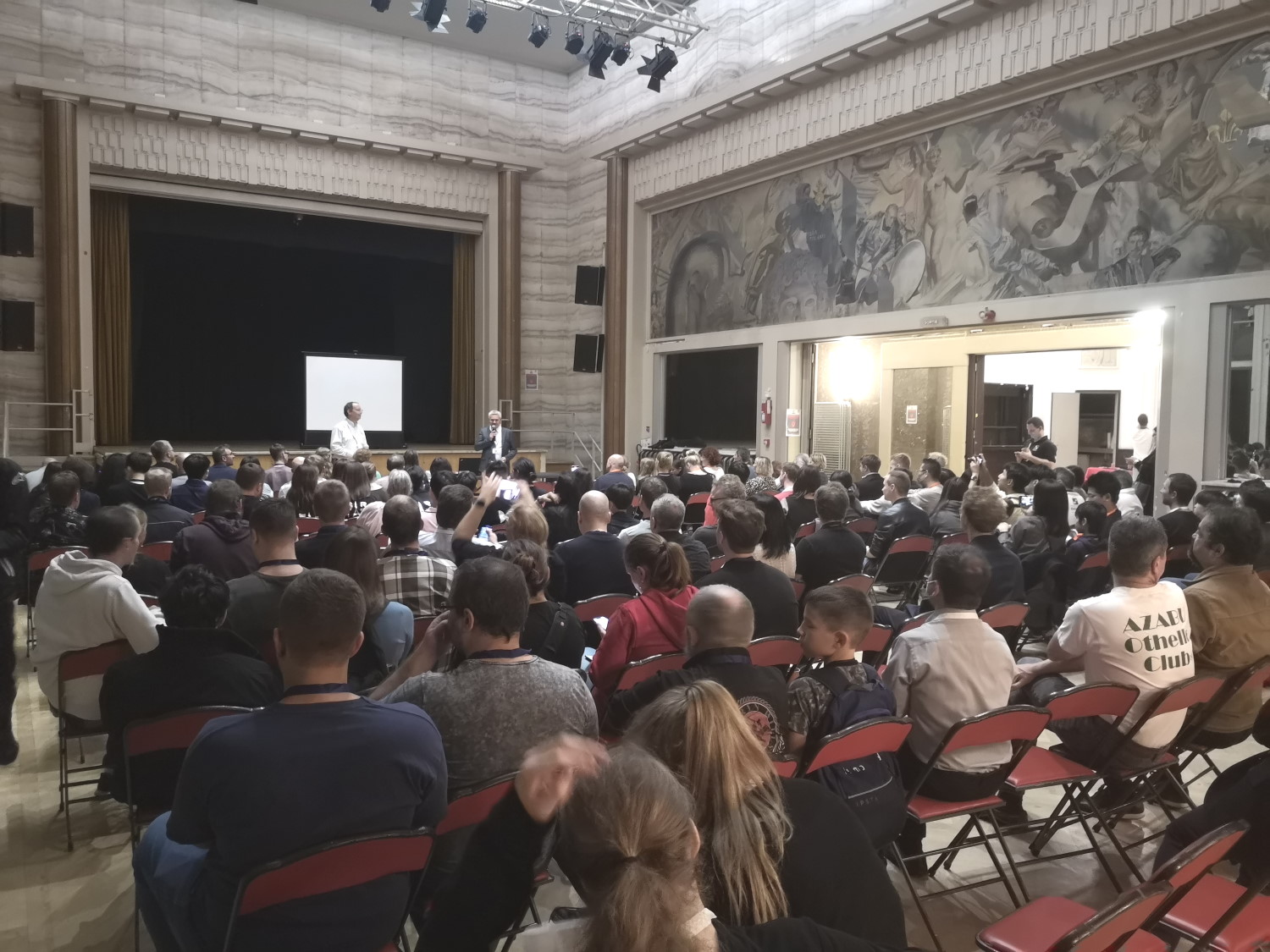 Briefing à la Mairie du 14e à Paris. Des retrouvailles émouvantes après presque trois ans de pandémie.